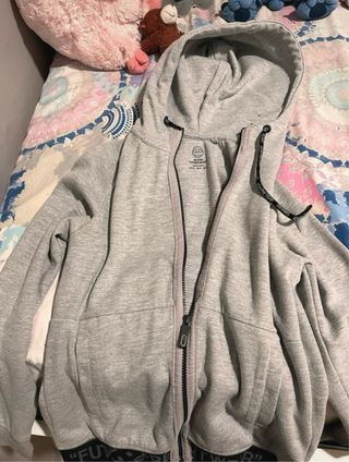 Sudadera con capucha gris Bershka