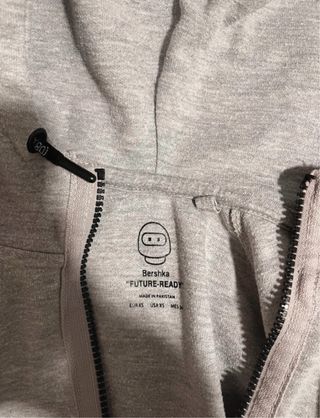 Sudadera con capucha gris Bershka