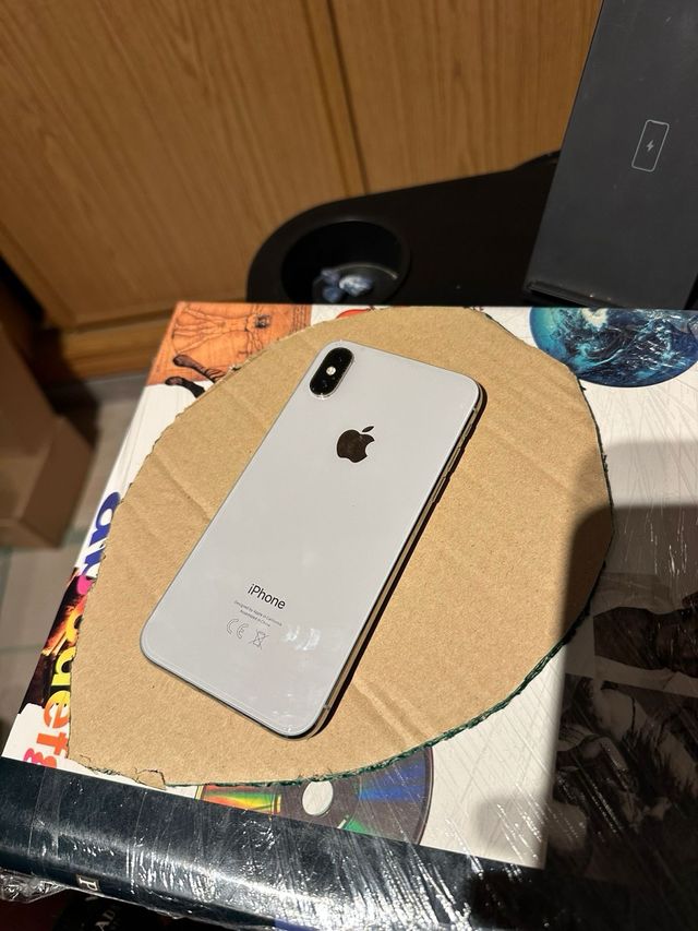 iPhone X schermo rotto ma funziona