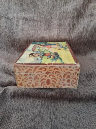 Caja Antigua Decorada Pinocchio