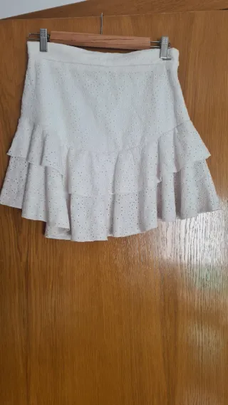 Falda Guess corta blanca volantes