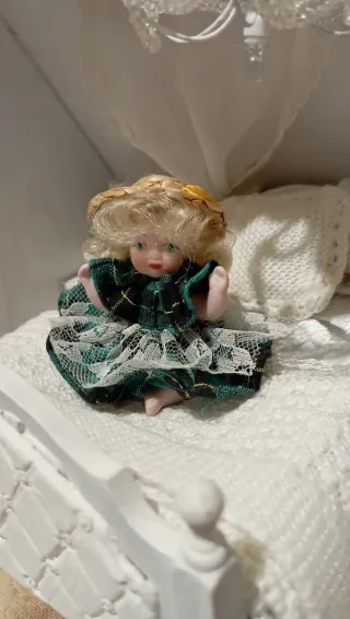 Bambola porcellana casa bambole