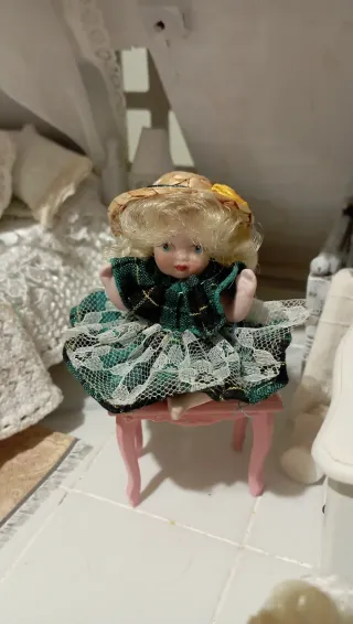 Bambola porcellana casa bambole