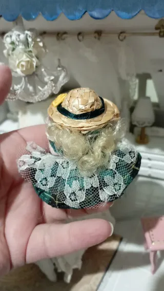 Bambola porcellana casa bambole