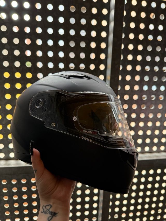 Casco de moto negro