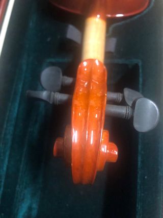 Violín con estuche y arco