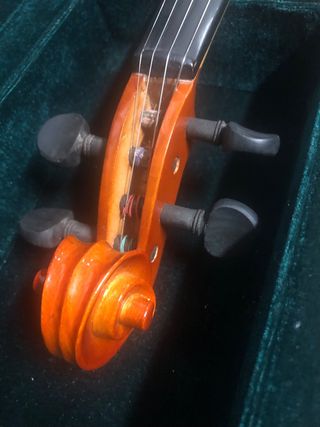 Violín con estuche y arco