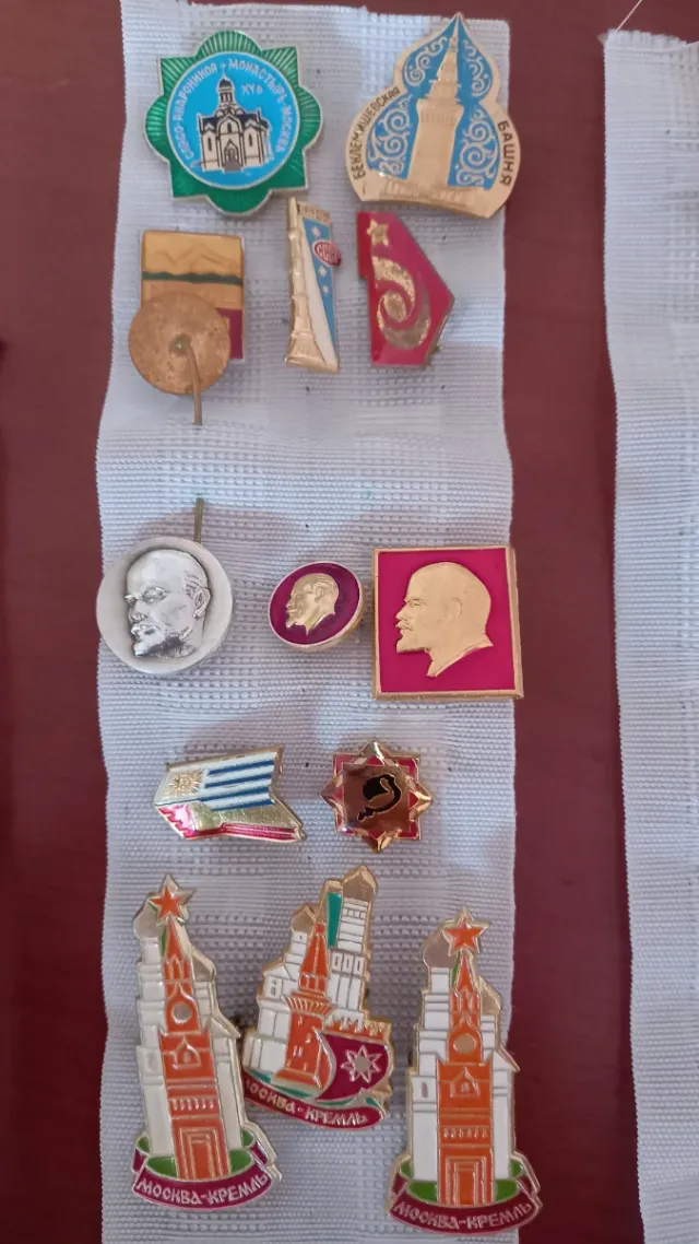 Lote de Pines Coleccionables Variados