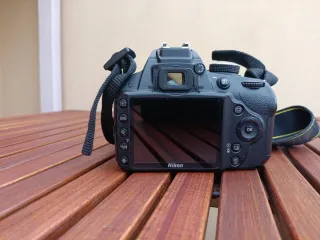 Cámara Nikon D3200 + Objetivo Nikkor 18-70mm