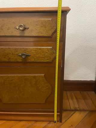 dormitorio: cama 105, mesitas, cómoda madera noble