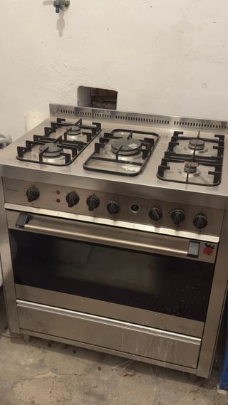 Cocina de gas Mempasa 5 fuegos con horno eléctrico