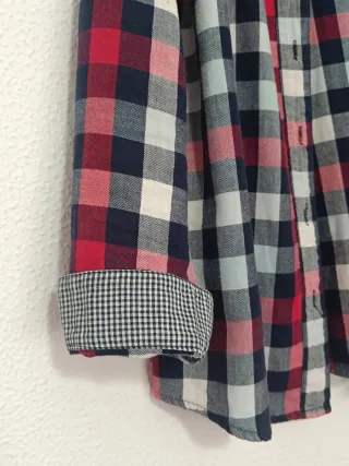 Camisa de cuadros azul y rojo