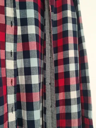 Camisa de cuadros azul y rojo