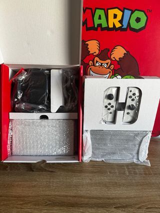 Nintendo Switch OLED CÓMO NUEVA Aún con plásticos
