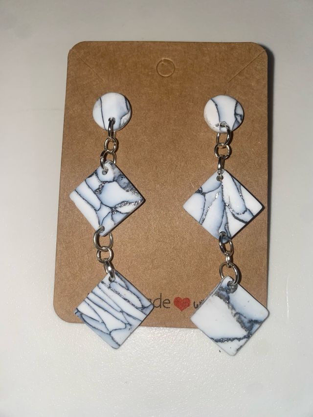 Pendientes artesanales de arcilla polimérica