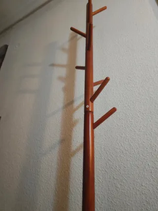 Perchero de madera con 8 ganchos