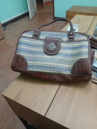Bolso piel cocodrilo detalles plateados