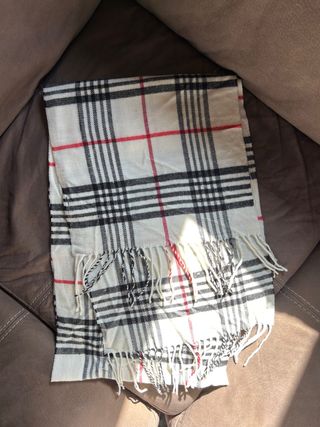 Sciarpa a quadri con frange