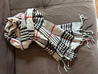 Sciarpa a quadri con frange