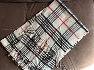 Sciarpa a quadri con frange