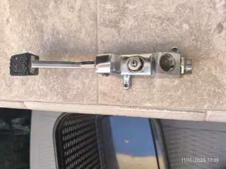 Pedal de agua cromado