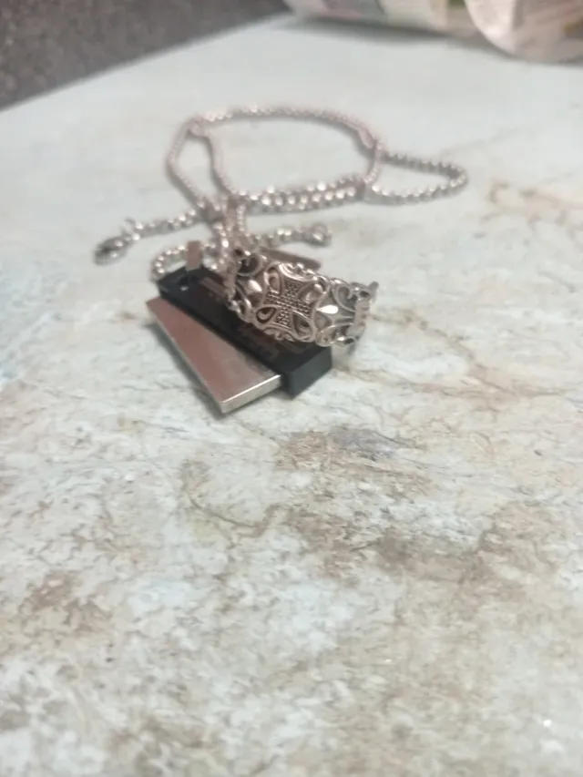 Colgante y anillo Yanillo