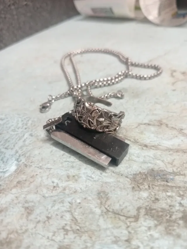 Colgante y anillo Yanillo