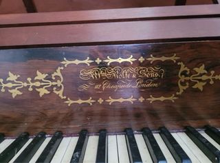 Piano de mesa siglo XIX