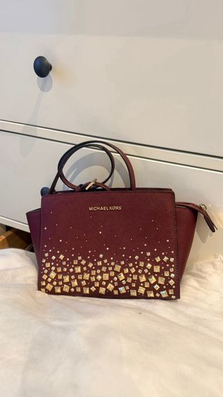 Bolso Michael Kors Morado con Detalles Dorados