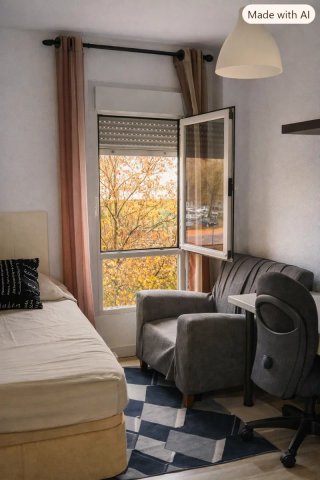 Habitación luminosa y moderna en Alcalá de Henares