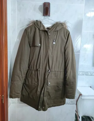 Chaquetón verde militar con capucha