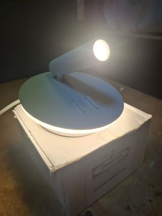 Applique LED minimalista orientabile