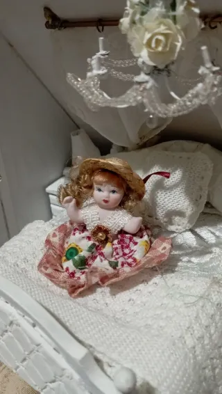 Bambola porcellana casa delle bambole