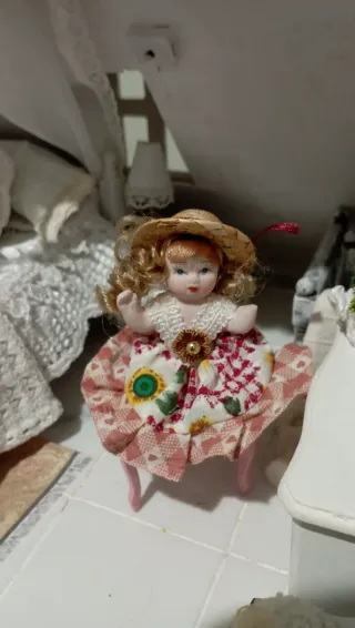 Bambola porcellana casa delle bambole