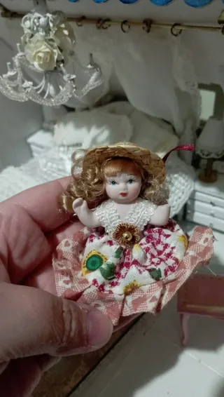 Bambola porcellana casa delle bambole