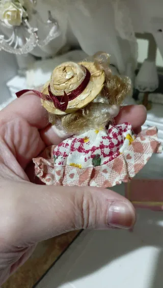 Bambola porcellana casa delle bambole