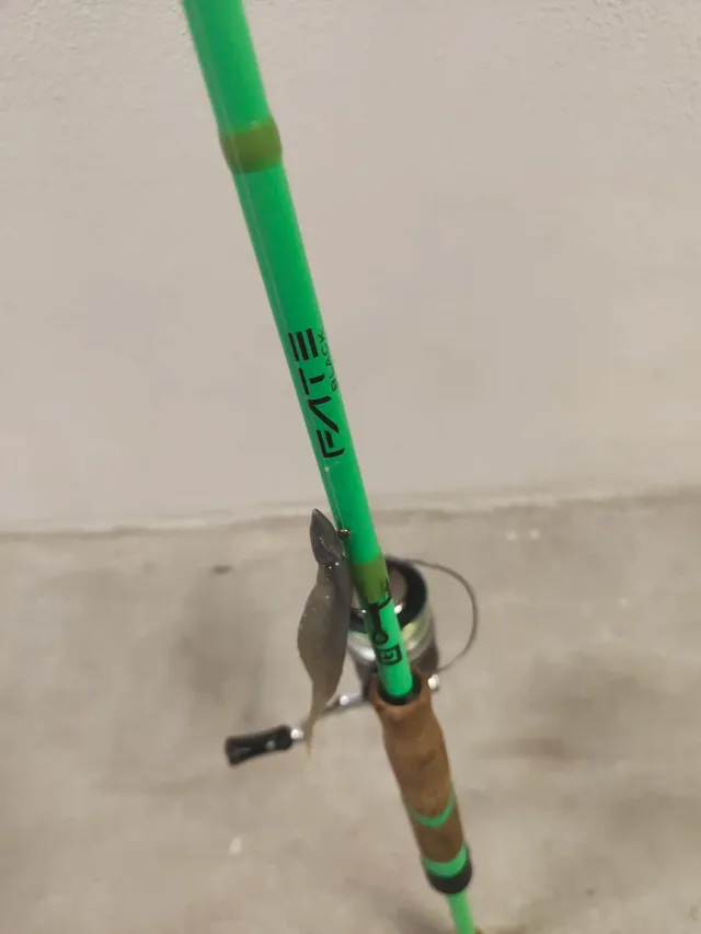 Caña 13 fishing carrete quantum  en buen estado.