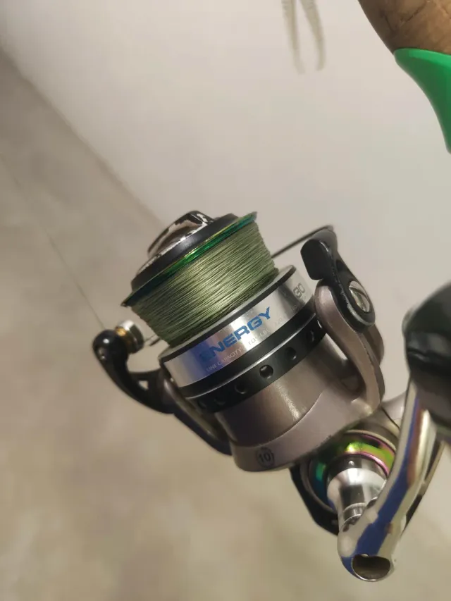 Caña 13 fishing carrete quantum  en buen estado.