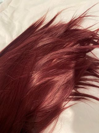 Peluca sintética ajustable roja