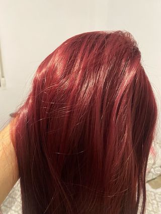 Peluca sintética ajustable roja