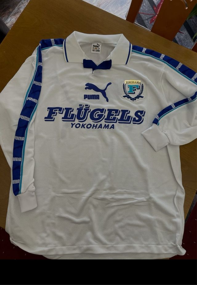 Chaqueta Burberry + Camiseta Yokohama Flugels