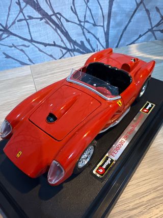 Burago Ferrari 250 Testa Rossa 1:24