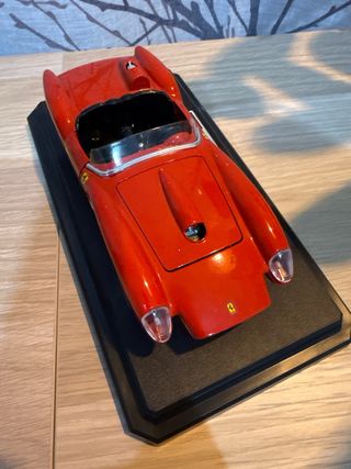 Burago Ferrari 250 Testa Rossa 1:24