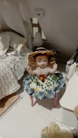 Bambola porcellana casa bambole