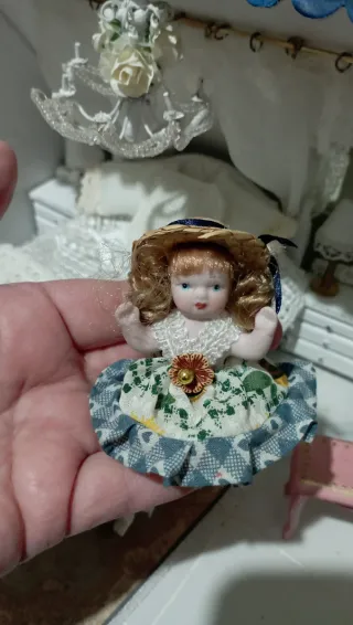 Bambola porcellana casa bambole