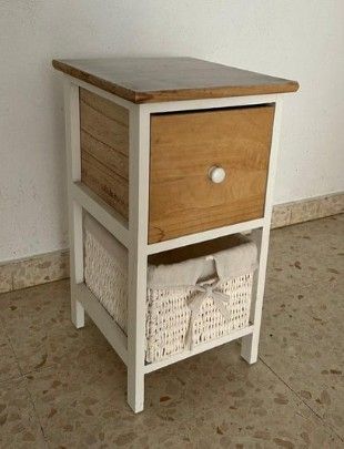 Mesita de noche madera y mimbre