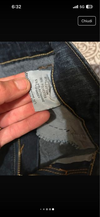 Jeans donna con motivo su tasca