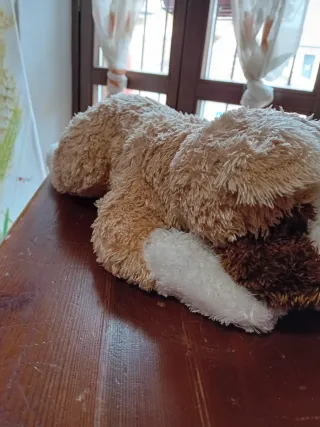 Peluche cagnolino marrone e bianco