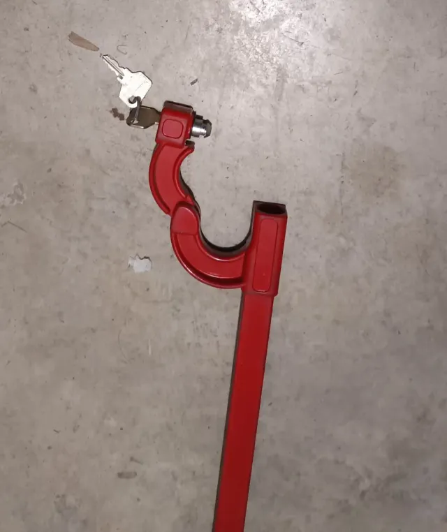 Barra antirrobo coche con llave