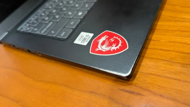 MSI Modern 15 A10M-628XES i5-10210U